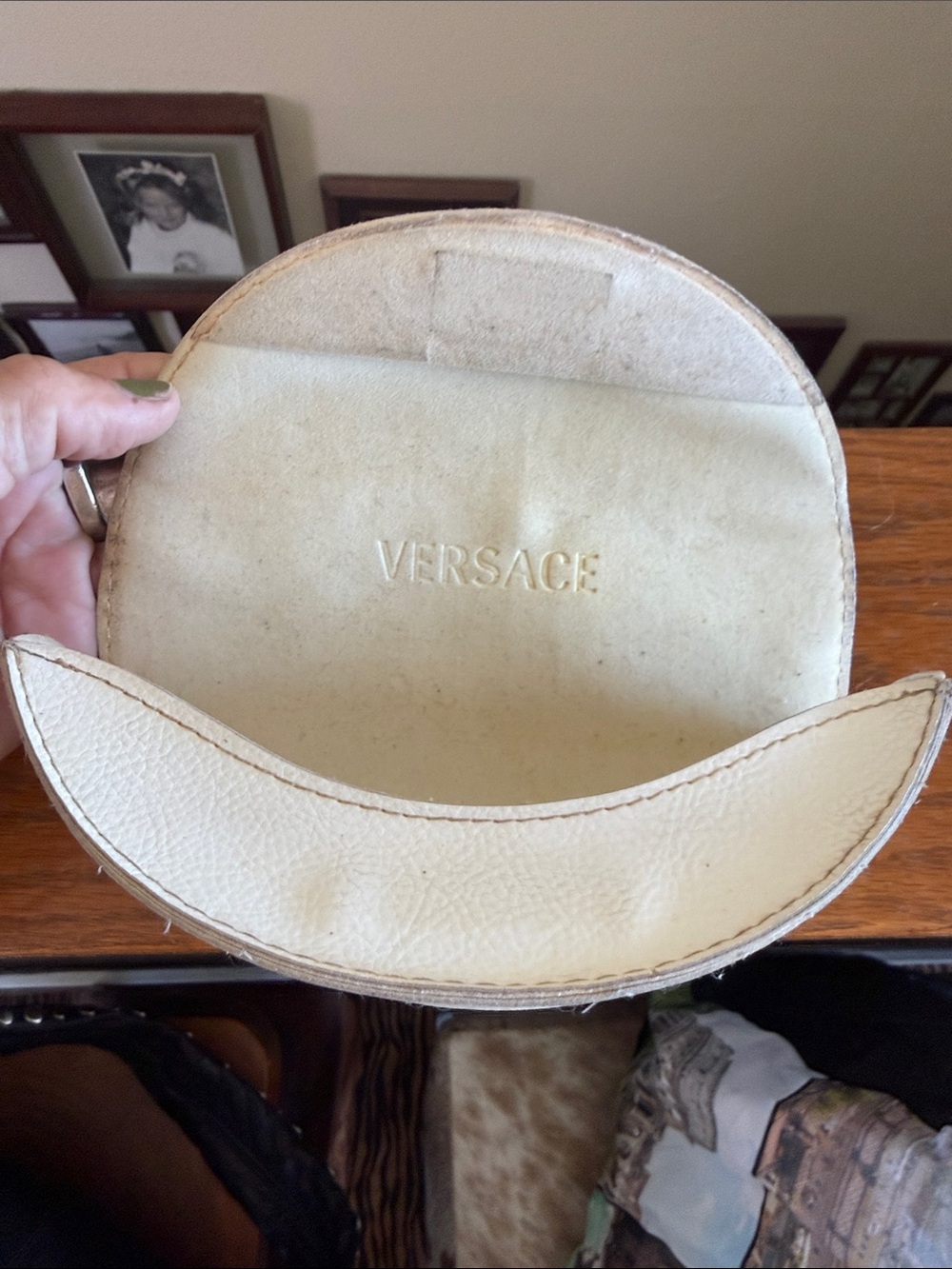 Versace Cream Leather Sunglasses Pouch with Gold Logo - Picture 3 of 5